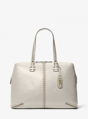 Michael Kors Astor Extra-Large Studded Leather Kremowe | SN-MK28160